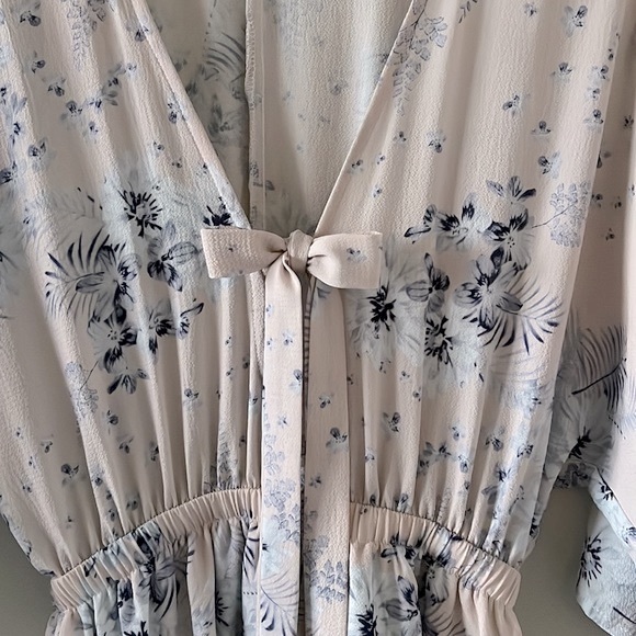 Flower Detail Romper - Picture 2 of 4